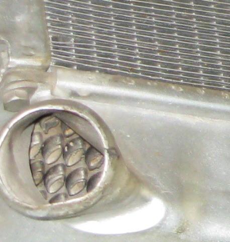 Фрагмент алюминиевого сборного радиатора с плоскоовальными трубками.jpg